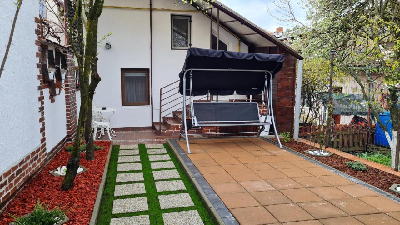 Cozy House With Nice Garden In Heart Of City Center Βίλα Κλουζ-Ναπόκα Εξωτερικό φωτογραφία